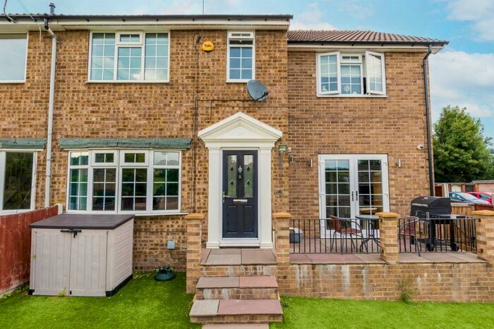 4 Bedroom End Of Terrace House To Rent In Valley Road, Pudsey, LS28