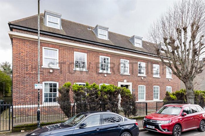 2 Bedroom Apartment To Rent In Grosvenor Park Road, London, E17