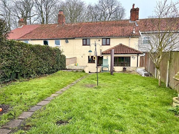 3 Bedroom Cottage For Sale In Barrack Row, Little Ellingham, NR17