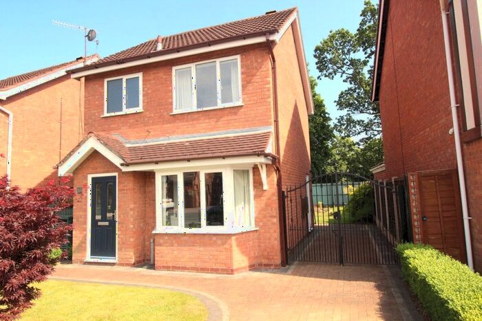 3 Bedroom Detached House To Rent In Avon Close, Bromsgrove, Worcestershire, B60