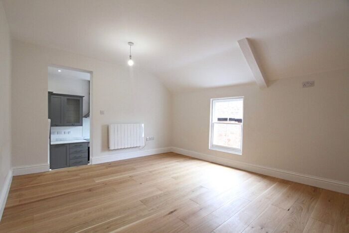 2 Bedroom Flat To Rent In Butchers Row, Banbury, Oxon, OX16