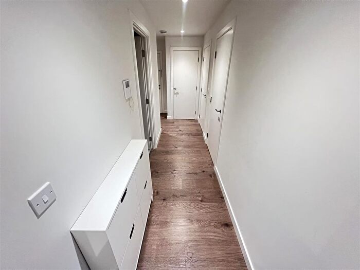 2 Bedroom Flat To Rent In Frogmore Avenue, Watford, WD17