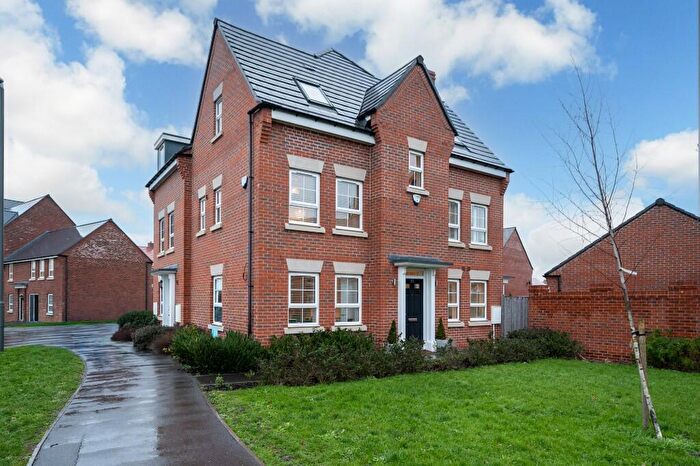 4 Bedroom Semi Detached House For Sale In Armstrongs Fields, Aylesbury, Bucks, HP22