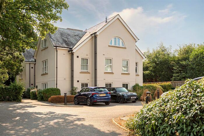 2 Bedroom Flat For Sale In Reigate Hill, Reigate, RH2