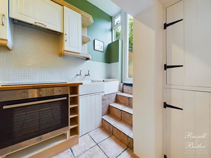 2 Bedroom Cottage For Sale In North End Square, Buckingham, MK18