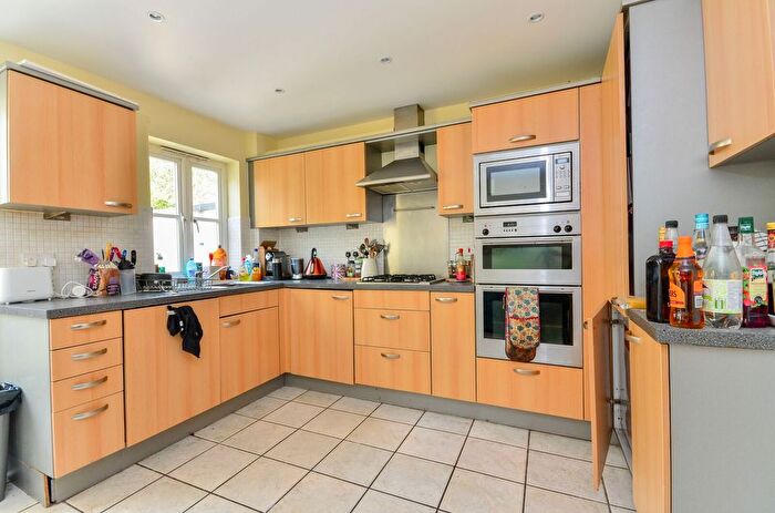 4 Bedroom Property To Rent In Brockwell Park Row, Brockwell Park, London, SW2