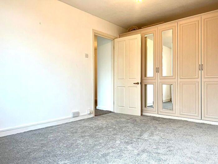 2 Bedroom Flat To Rent In Cornwall Road, Hatch End, HA5