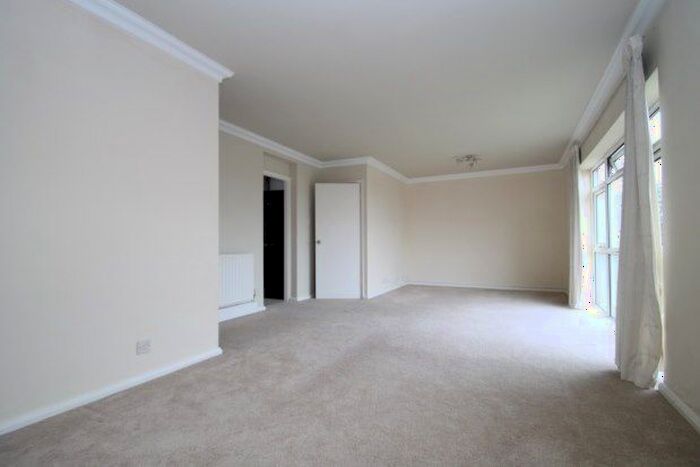 2 Bedroom Flat To Rent In Parkwood, Beckenham, BR3