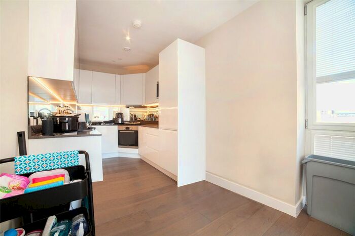 2 Bedroom Flat To Rent In High Street, London, BR1
