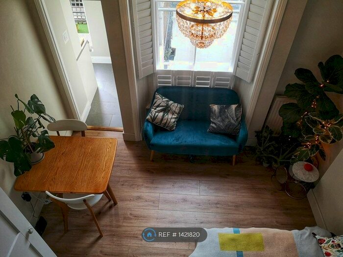 Studio To Rent In Gloucester Terrace, London, W2