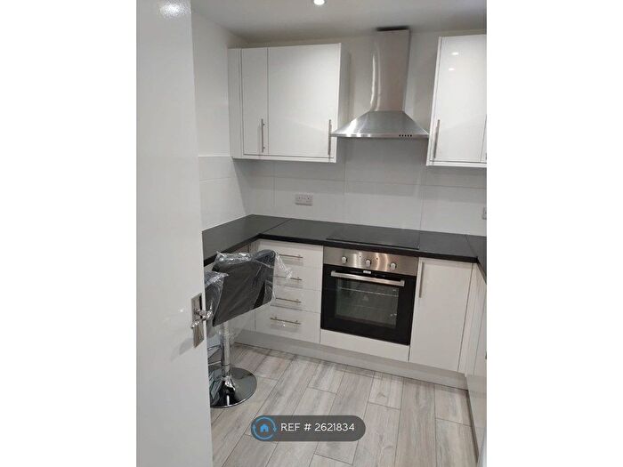1 Bedroom Flat To Rent In Canberra Close, Hendon, NW4