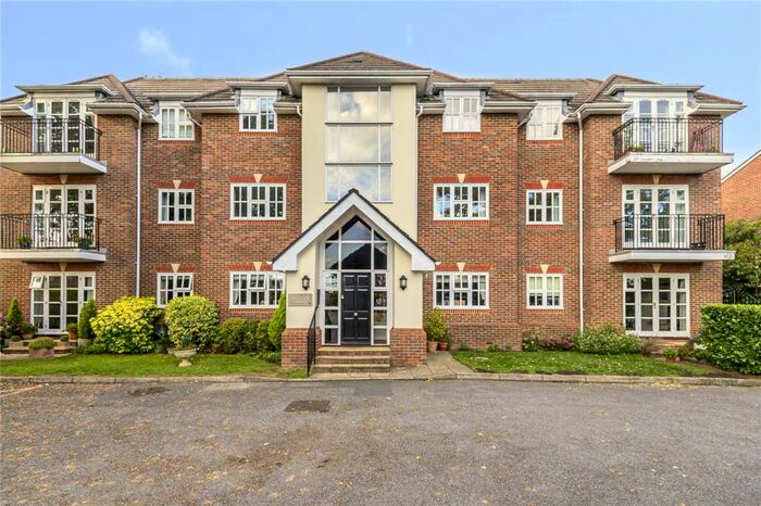 2 Bedroom Apartment To Rent In Henley Lodge, Rydens Road, Walton-On-Thames, KT12