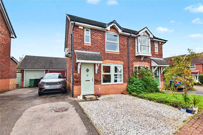 2 Bedroom Semi-Detached House For Sale In Elm Tree Close, Leeds, West Yorkshire, LS15