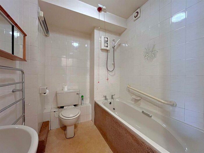 1 Bedroom Flat For Sale In Priory Walk, Cross Street, Warwick, CV34