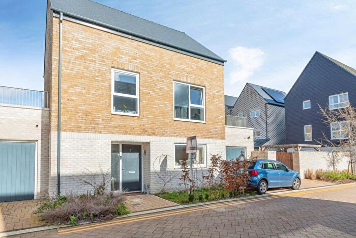2 Bedroom Link Detached House For Sale In Spritsail Way, Rochester, Kent, ME1