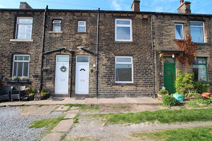 3 Bedroom Terraced House To Rent In Myrtle Grove, Queensbury, Bradford, BD13