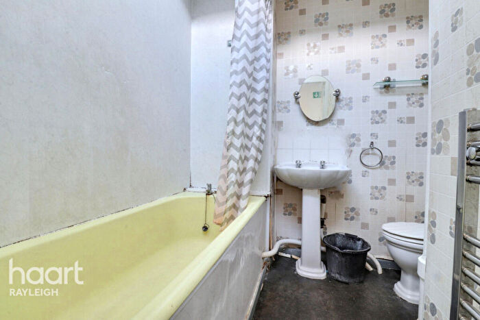 3 Bedroom Terraced House To Rent In Long Riding, Basildon, SS14