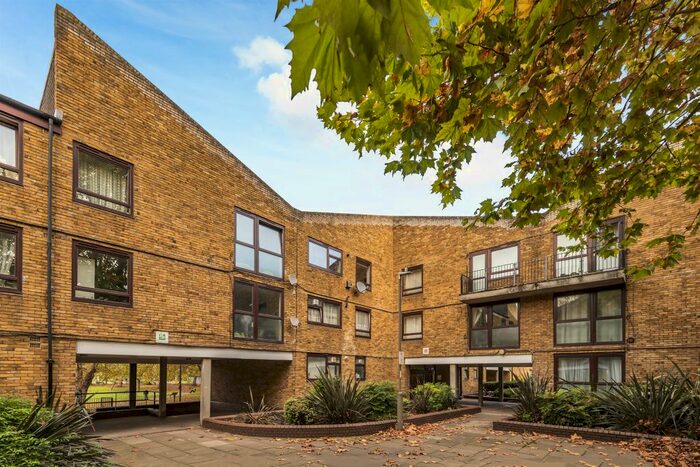 2 Bedroom Flat For Sale In Siward Road, London, SW17