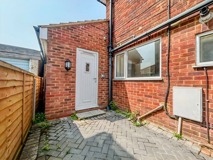 2 Bedroom Flat To Rent In New Road, High Wycombe, HP12