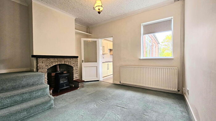 3 Bedroom Terraced House For Sale In Stourbridge, Wollaston, Vicarage Road, DY8