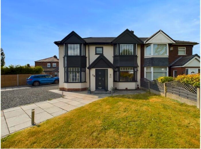 4 Bedroom Semi-Detached House To Rent In Oxford Road, Salford, Greater Manchester, M6