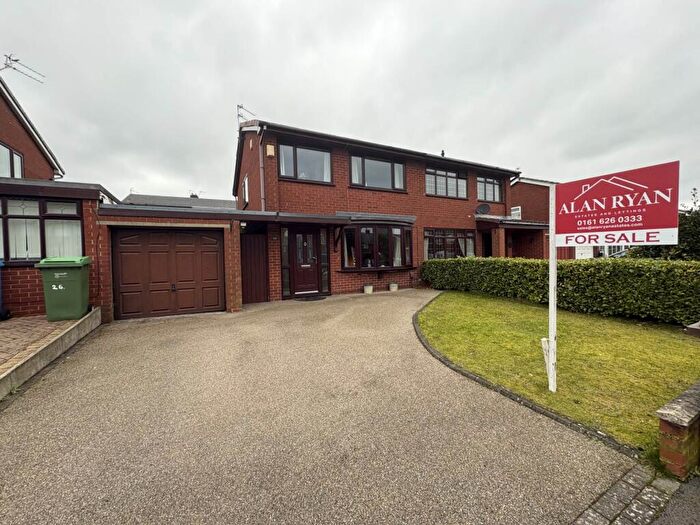 3 Bedroom Semi Detached House For Sale In Taunton Road, Oldham, OL9