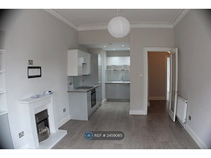1 Bedroom Flat To Rent In Strathyre Street, Glasgow, G41