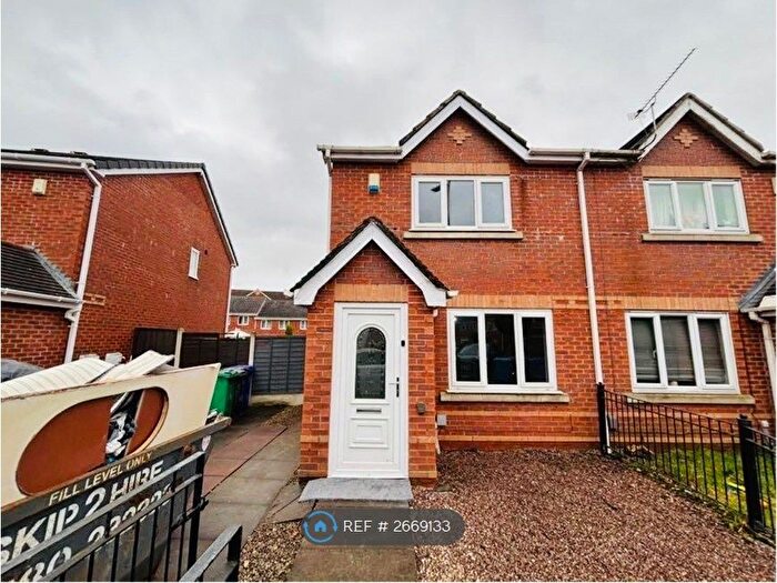 2 Bedroom Semi-detached House To Rent In Venture Scout Way, Manchester, M8