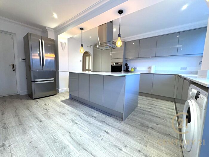 3 Bedroom Link Detached House To Rent In Manor Drive North New Malden, KT3