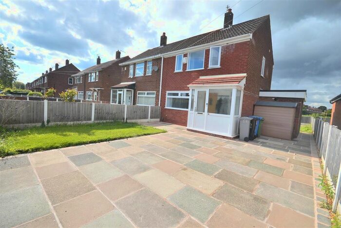 2 Bedroom Semi-Detached House To Rent In Thelwall Road, Sale, M33