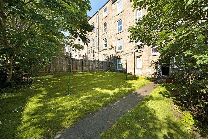 3 Bedroom Flat To Rent In Union Place, West End, Dundee, DD2