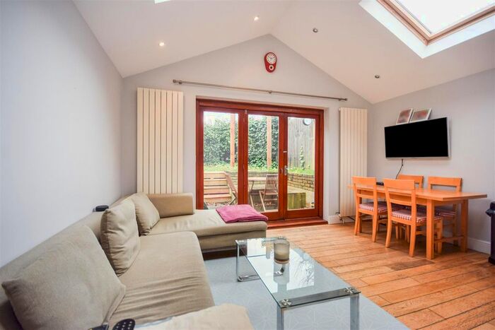 2 Bedroom Flat To Rent In Palmerston Road, London, SW19