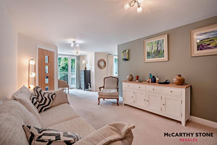 2 Bedroom Flat For Sale In Shackleton Place, Devizes, Wiltshire, SN10