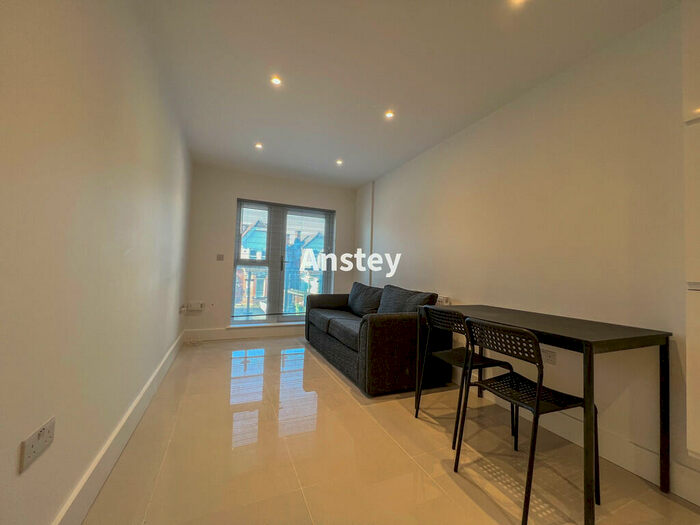 2 Bedroom Flat To Rent In Portswood Road, Southampton, SO17