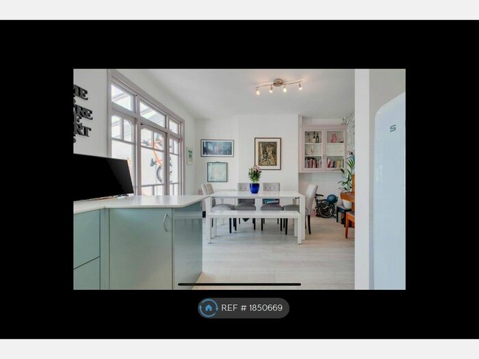 5 Bedroom Terraced House To Rent In Highworth Road, London, N11