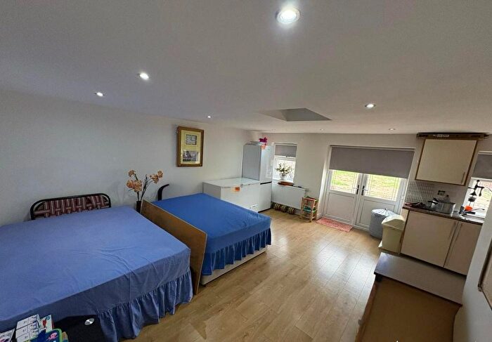 Studio To Rent In Langley Road, Slough, SL3