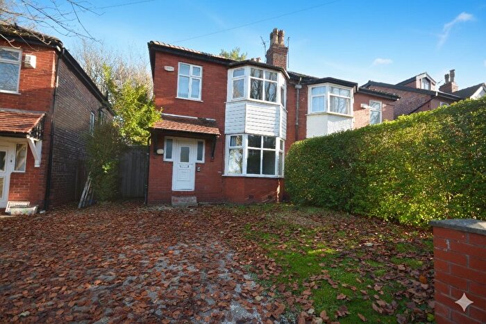 3 Bedroom Semi-Detached House For Sale In Brookside Drive, Salford, M7