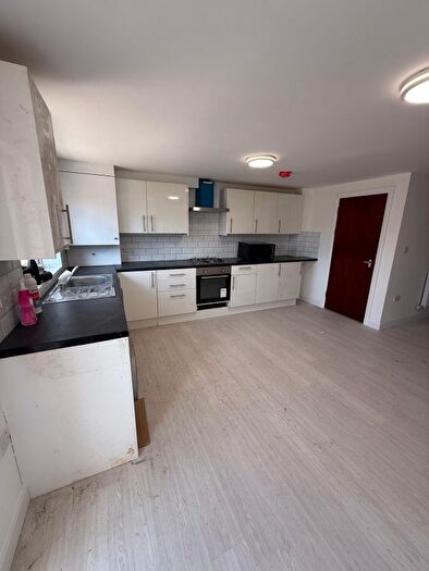 4 Bedroom Semi-Detached House To Rent In Dagenham, RM8