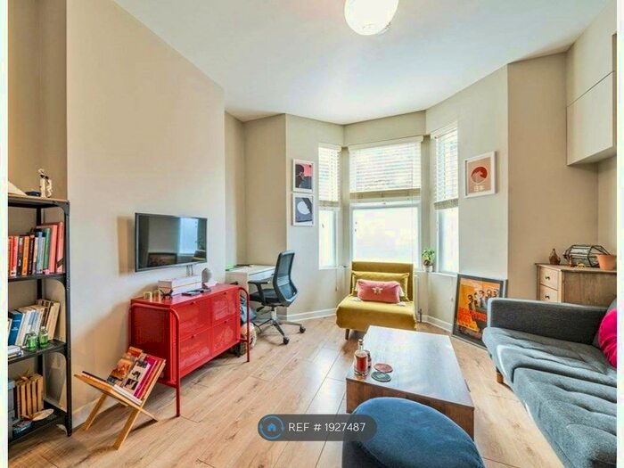 1 Bedroom Flat To Rent In Brook Drive, London, SE11