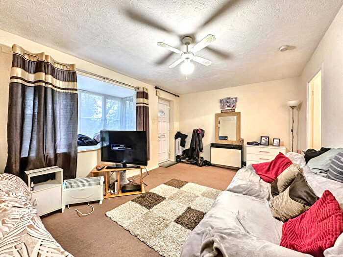 Studio To Rent In Knights Manor Way, Dartford, DA1