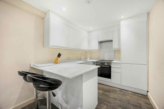 2 Bedroom Flat To Rent In St George`S Drive, Pimlico, SW1V