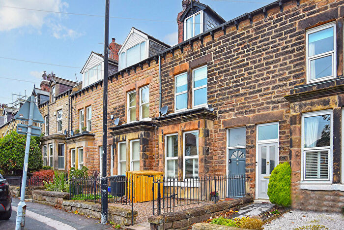 4 Bedroom Terraced House For Sale In Hookstone Road, Harrogate, HG2