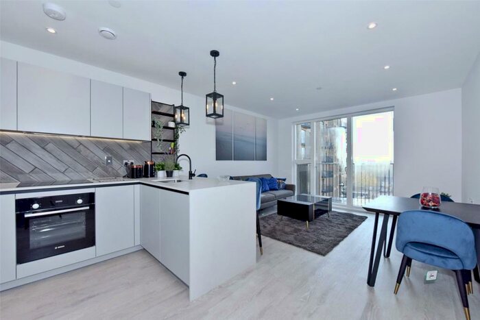 2 Bedroom Apartment To Rent In Artesian House, Memorial Avenue, Slough, SL1