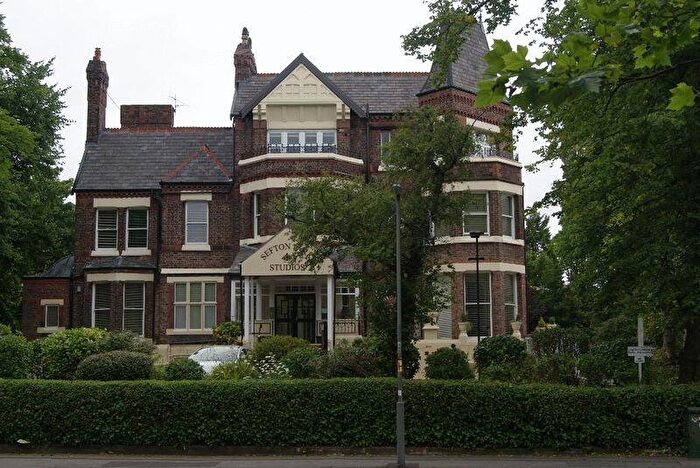 Studio To Rent In Sefton Park, Liverpool - Studio Apartment, L17