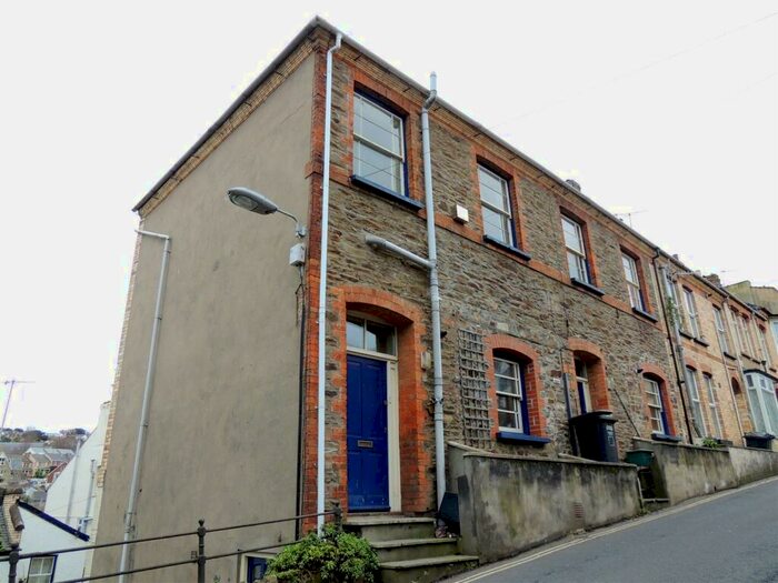 3 Bedroom Maisonette To Rent In Station Road, EX34