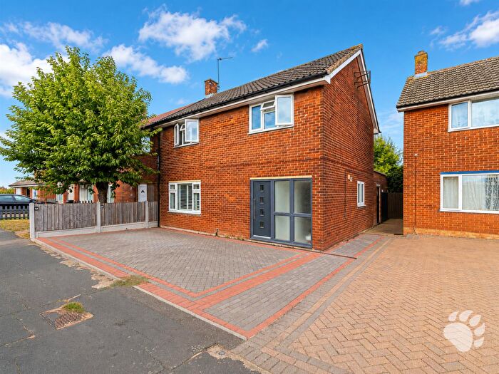 4 Bedroom End Of Terrace House For Sale In The Greensted, Basildon, SS14