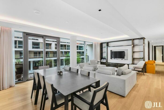 3 Bedroom Flat To Rent In Thomas Earle House, Warwick Lane, London, W14