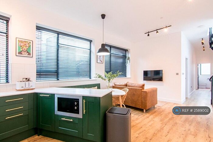 2 Bedroom Flat To Rent In Harvey Street, Stockport, SK1