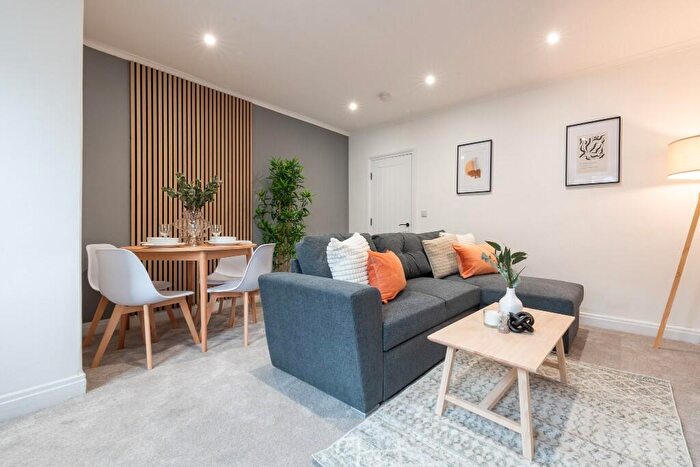 2 Bedroom Flat To Rent In Aviary Place, Leeds, West Yorkshire, LS12