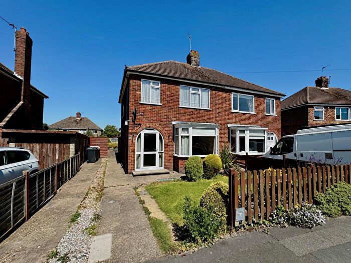 3 Bedroom Semi-Detached House For Sale In Southlands Avenue Louth, LN11